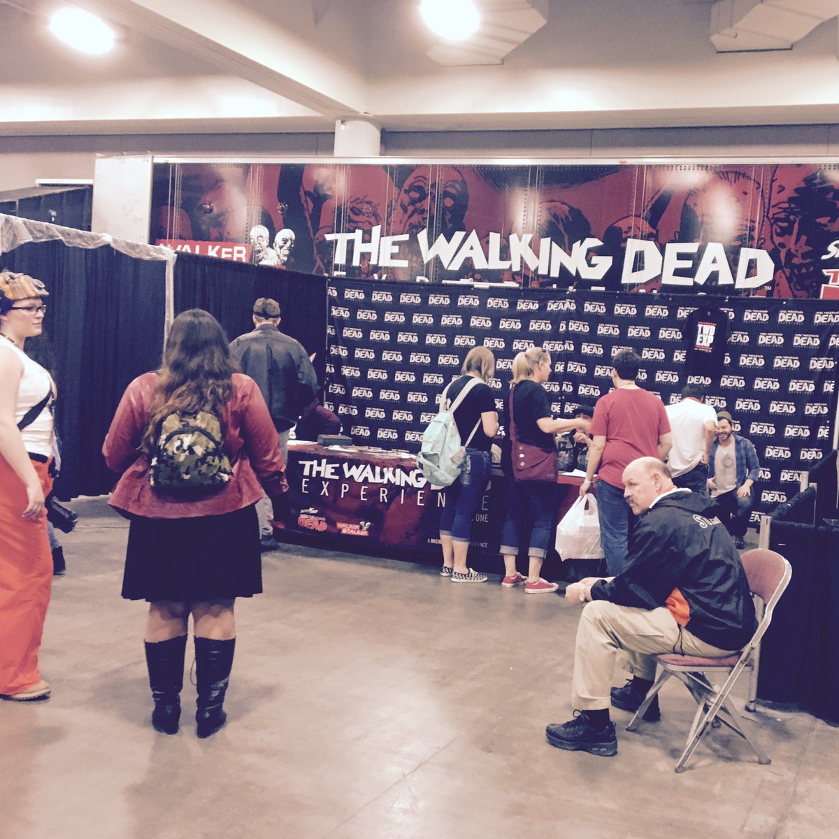 TWDExp's tweet photo. LAST CHANCE! #FANX16! Come get one of the remaining spots for #TWDEXP before they're gone! https://t.co/jgnz3UpcHx
