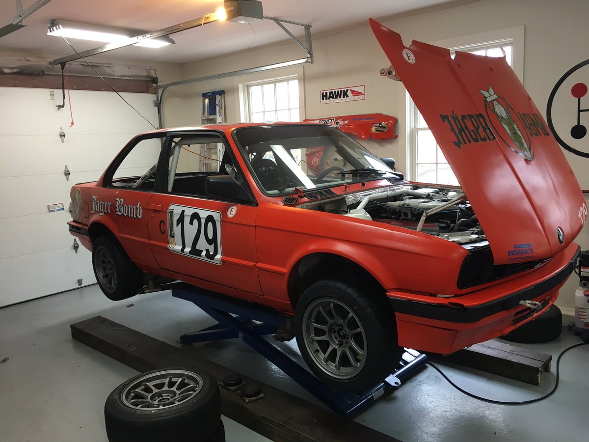 benrobertaccio's tweet photo. A little #e30 chump fest ahead of the #chumpcar race at #RoadAmerica https://t.co/eB3Ee64Znu
