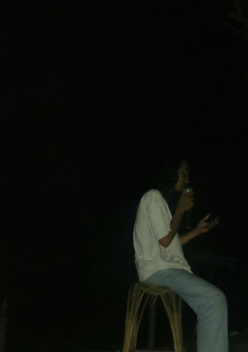 wah penampakan. cc: @alravox RT <a href="/Ngus_irengis/">agus santoso</a>: <a href="/MalamPuisi_MLG/">Malam Puisi Malang</a> Alra in action..
Cc <a href="/MalampuisiJBR/">Malam Puisi Jember</a> "