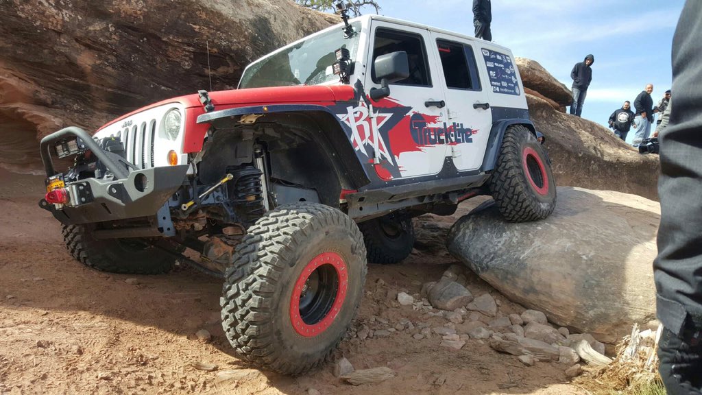 FalkenTire's tweet image. Early morning stretch at Easter Jeep Safari. #falkenspotting #ejs2016 #easterjeepsafari