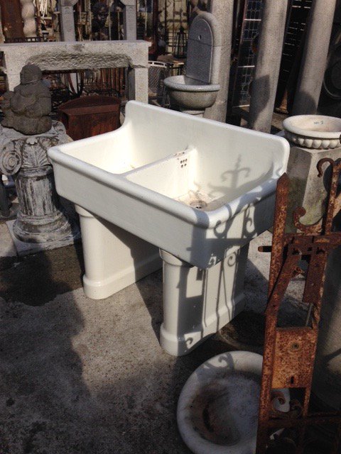 Verzending Mis aanraken Medussa antiek on Twitter: "@MedussaAntiques Oude wasbak op poten te koop  #medussa #antiek Old sink on feet for sale #antiques #antiquités  https://t.co/PvY0ooIxI6" / Twitter