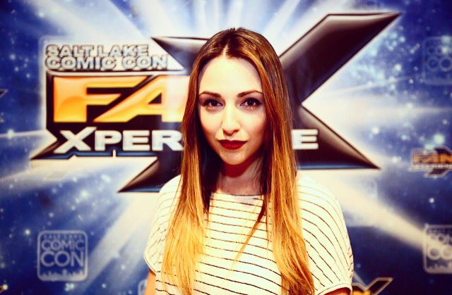 NicolaPosener's tweet photo. Final day at this awesome place!!! Comic Con; thanks for having me 👌 #Mythica #FanX16 #ComicConSLC https://t.co/mdxbznrcHv