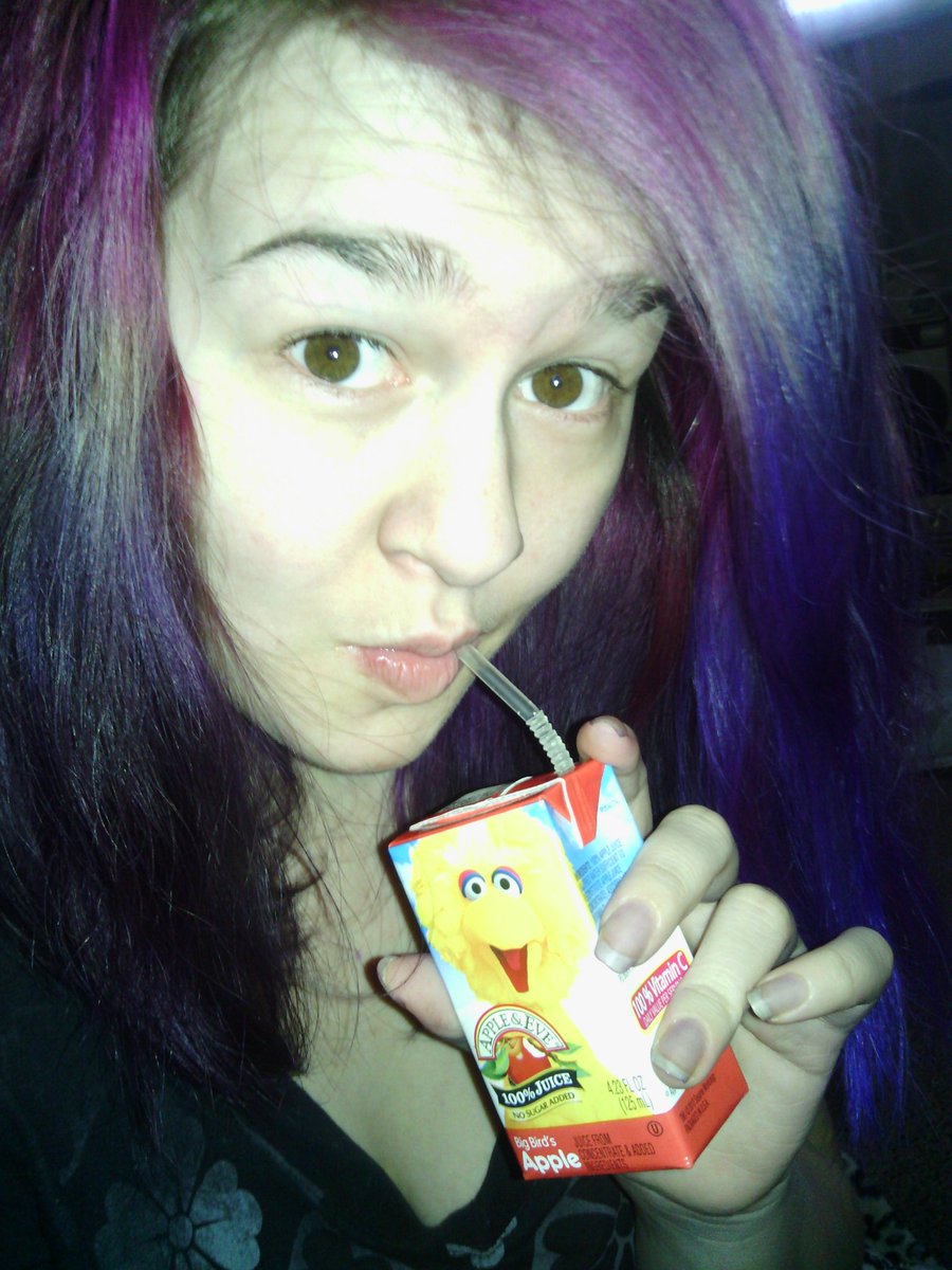 MaryxxAlice93's tweet photo. #morning ! I got rainbow #hair and a #JuiceBox what do you got goin for you? :-D #browneyedgirls #pretty #dorkstrong https://t.co/bAAsHsrm1r