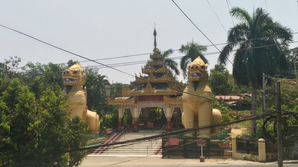 ShweLanGaLay's tweet photo. #KyaukTawGyi #pagoda in #yangon #Myanmar with #chinthe https://t.co/4Hpd4dqW8s