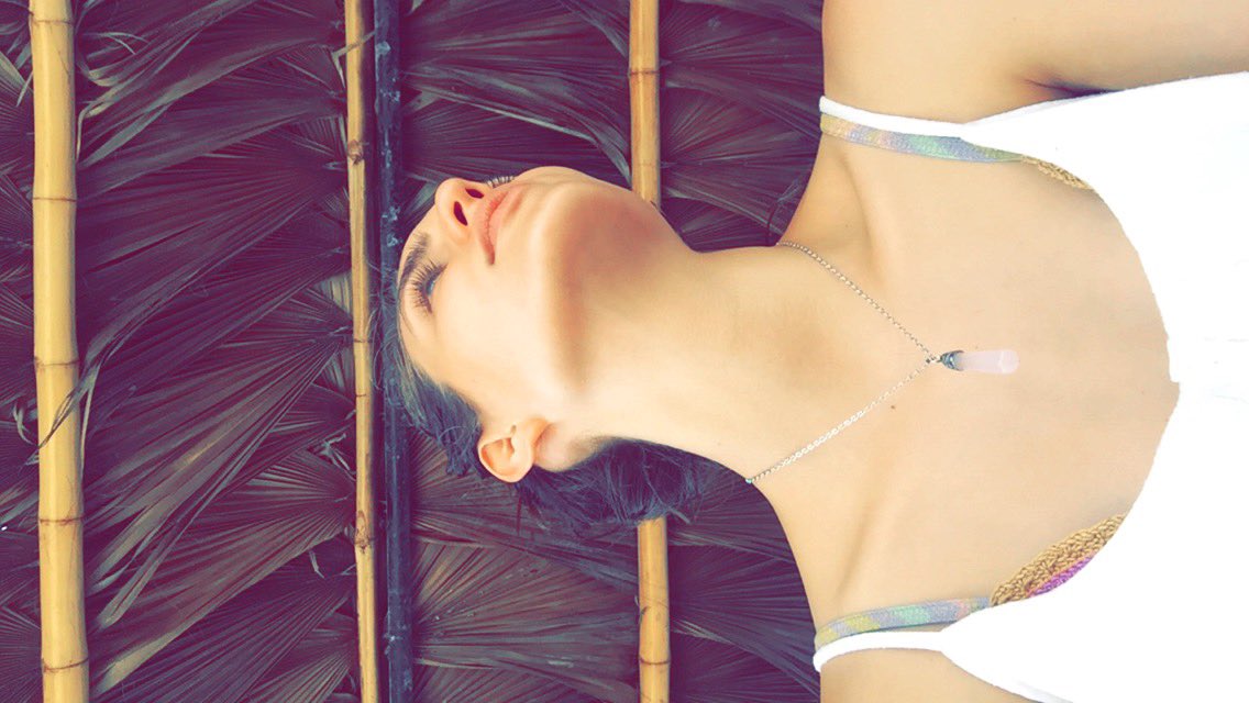 macabeso's tweet photo. Si el abismo entre los dos es difícil de sortear ..quizás haya que saltar 💆🏻✨🌸🔥💕💥 https://t.co/odb6aHQbLh