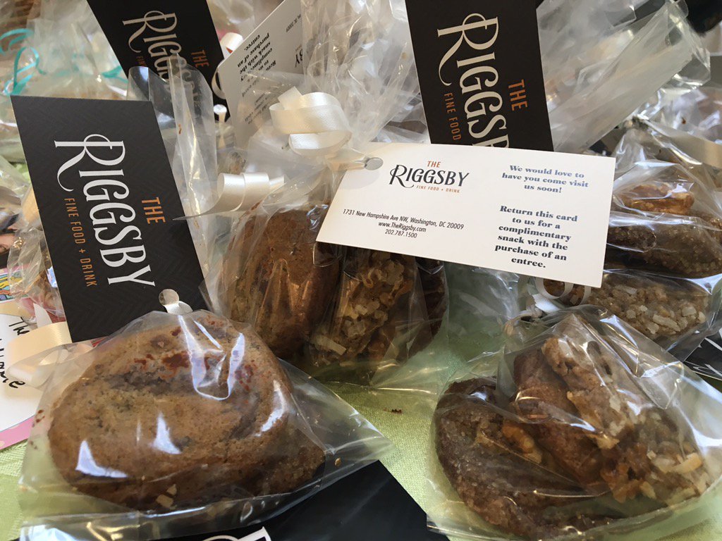 TommyMcFLY's tweet photo. The @BestBuddiesCR Bake Sale is OPEN @ShopTysons @Macys Court! Thank you @theriggsby #BBProm2016 https://t.co/yXa9sEooT7