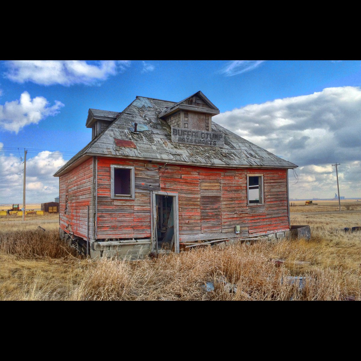 TourismAb's tweet photo. RT @Photochic2013: Buffalo Jump Arts and Crafts must be closed for the long weekend. @TravelAlberta @TourismAb https://t.co/24l7BdWjnV