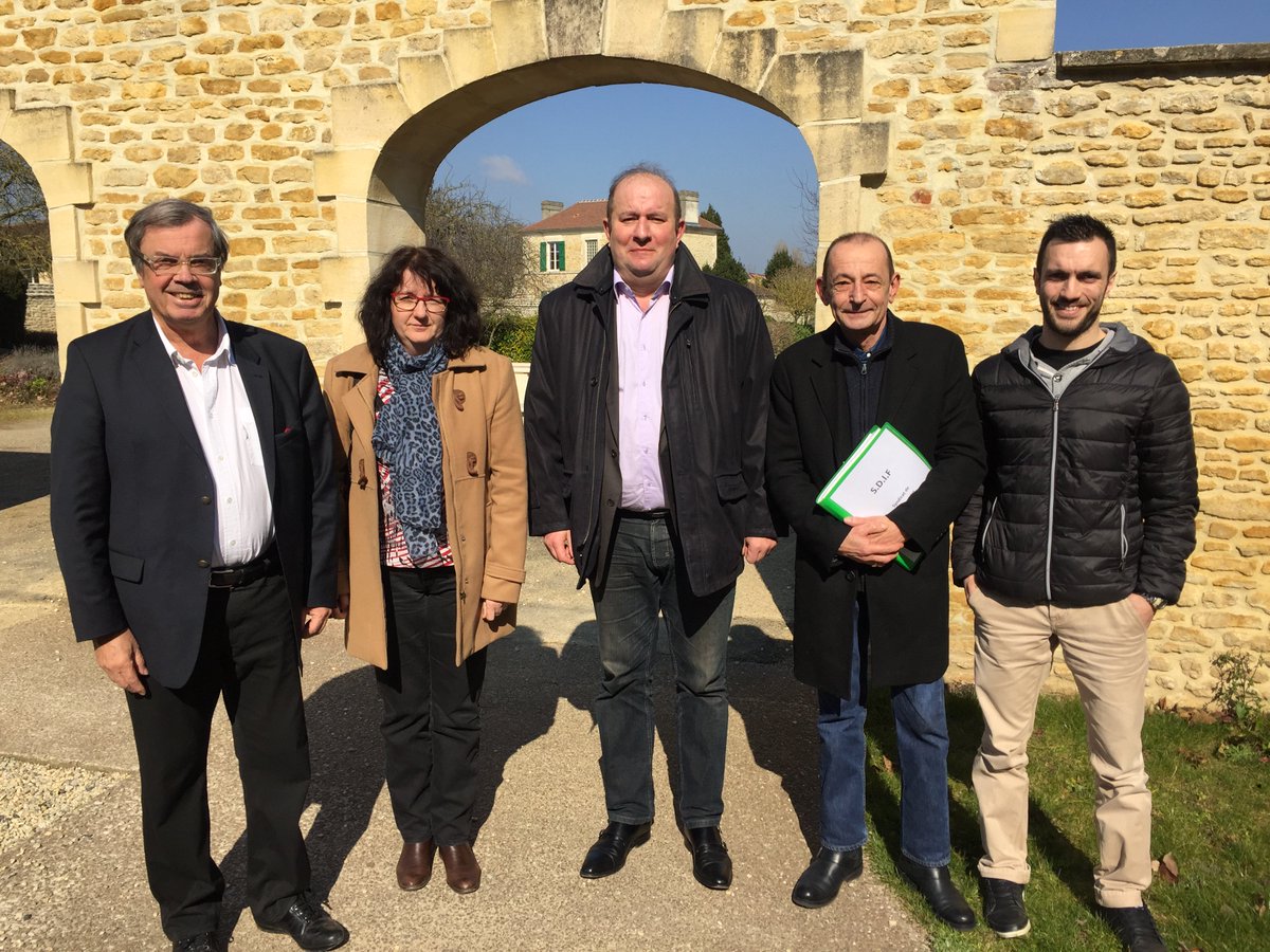 SDIFFRANCE's tweet photo. Le 14 Mars, M. le député du Calvados @AlainTourret a reçu quelques membres du SDIF pour parler de la défense des TPE https://t.co/mzg74R2xrA