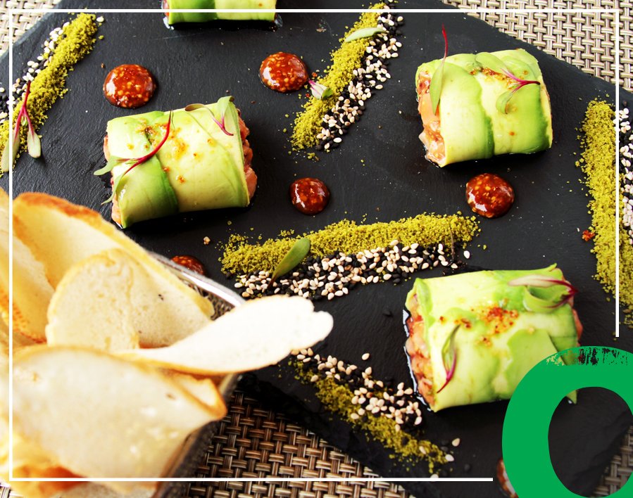 BarTomateMx's tweet photo. Ligero, con mucho sabor y servido muy original #deli #rollodeaguacate #salmon @bartomatemx https://t.co/Dvgl22w4j7