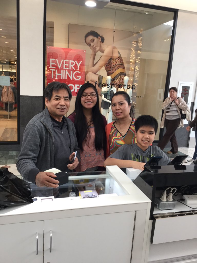 eastview_2's tweet photo. Happy family from att all new iPhone 6s and one galaxy s 7 50%🙈🙈🙈🙈 @SprintMWLS RL https://t.co/MV1VGEiuIH