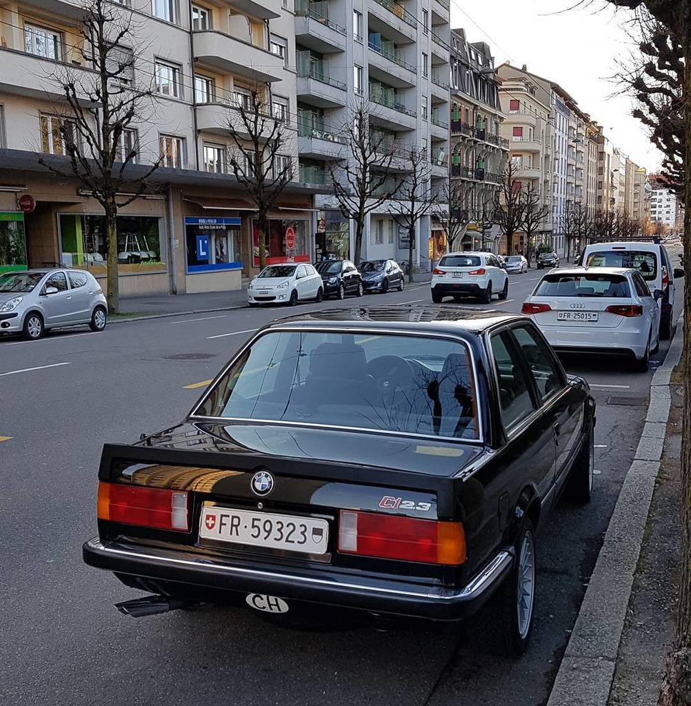 slammedbimmers's tweet photo. #fribourg #perolles #cafe #323i #bmw #alpinac1 #alpina #e30 #e30lovers #utahbmwparts #e30nerds #catuned #e30kings #… https://t.co/nKM5Vub7Lx