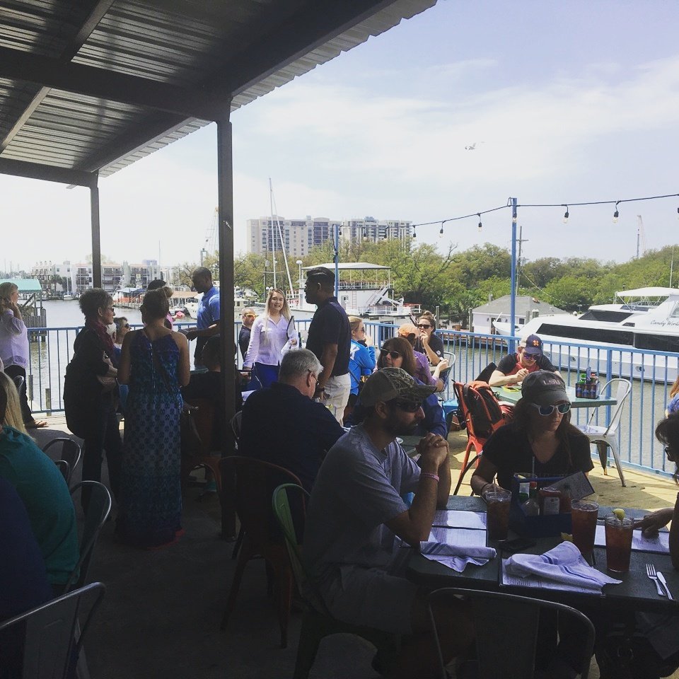 TheBlueCrabNOLA's tweet photo. It's a beautiful day over here! #freshseafood #eatlocal #nolabluecrab #lakefrontdining https://t.co/RXEhcddZzg