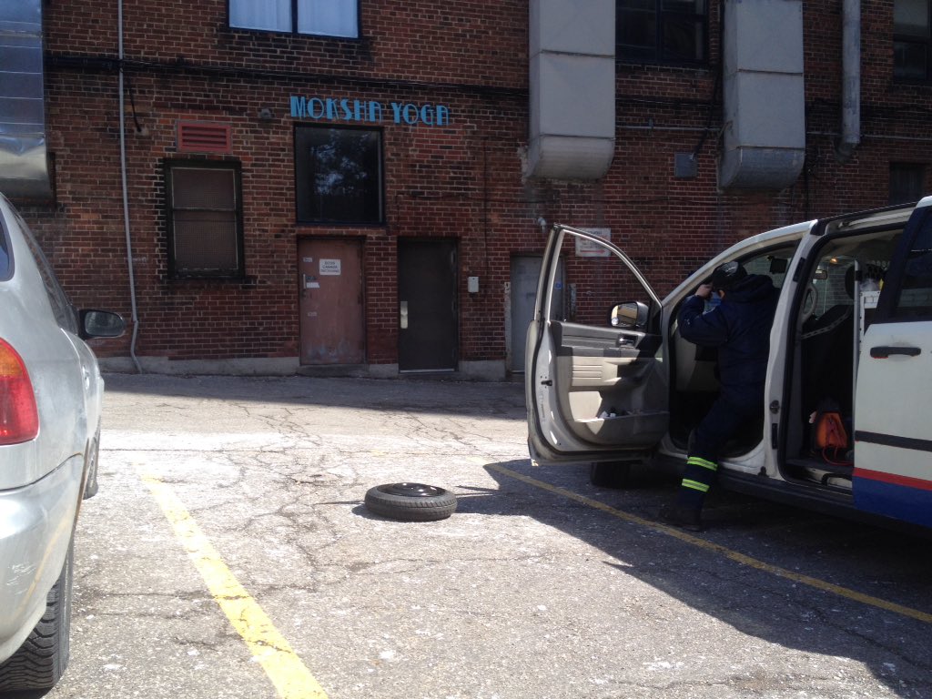 VannyBananny's tweet photo. @CAA thanks for the speedy service today. I really appreciate it. #flattireproblems https://t.co/8byGYUkiUO