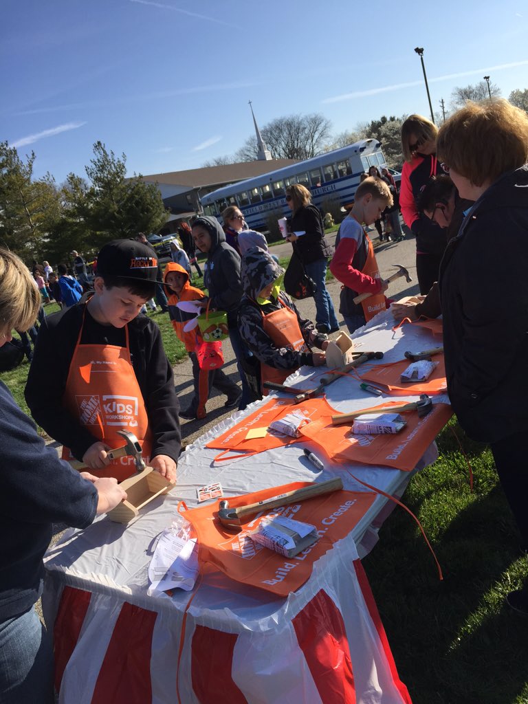 TimFlyn47202821's tweet photo. Big shout out to Jesse and the team at 3821 Forest Park for their kids work shop kit donation. Great Easter event!! https://t.co/26NPZc0nGV