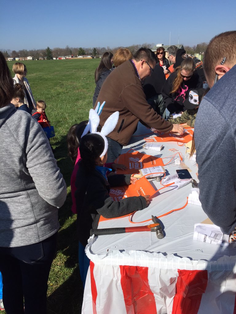 TimFlyn47202821's tweet photo. Big shout out to Jesse and the team at 3821 Forest Park for their kids work shop kit donation. Great Easter event!! https://t.co/26NPZc0nGV