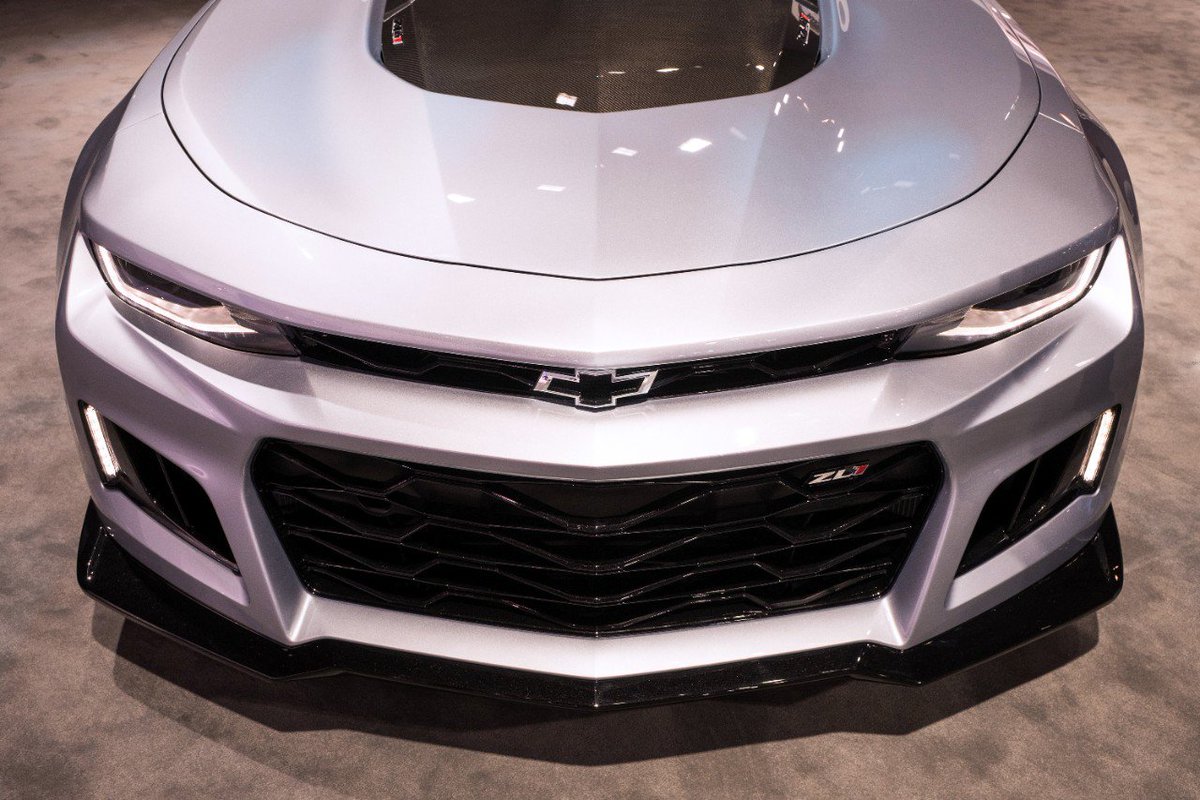 RoadandTrack's tweet photo. Let the Chief Engineer of @chevrolet's new Camaro ZL1 tell you why it's awesome. https://t.co/qu01yPjg8q https://t.co/p8EIfNnw9U