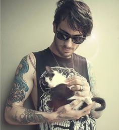 alice_exclaims's tweet photo. @MeganErickson_ @SantinoHassell beard/tattoo/cat trifecta #BeardSaturday https://t.co/Bt44KFkIfR