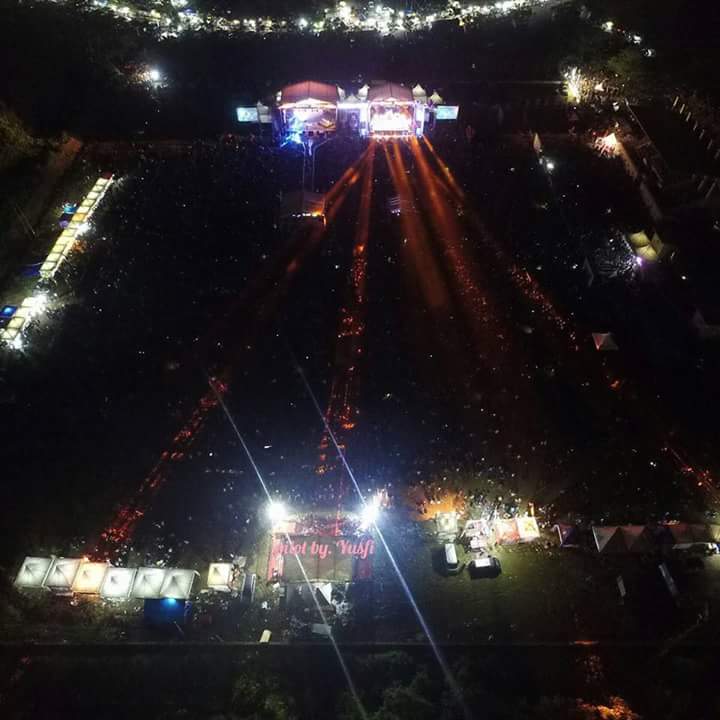 kawanrita's tweet photo. Lebih dari 80.000 penonton memadati Rock In Borneo 2016,It's great to see that! @ritawow_1973 @rockinborneo https://t.co/qR70hafdM9
