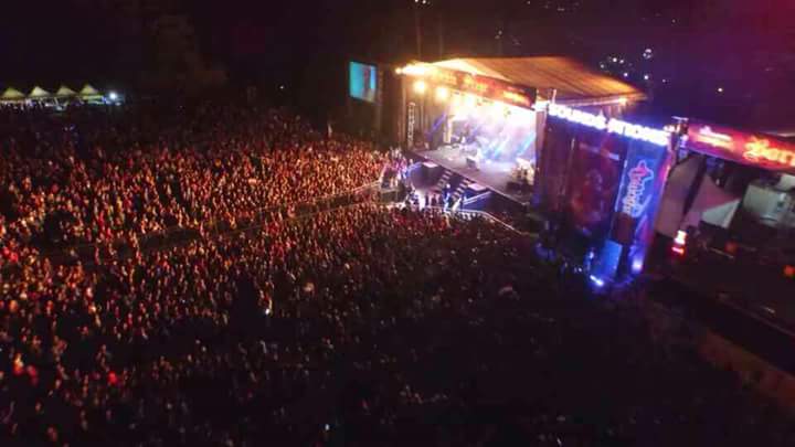 kawanrita's tweet photo. Lebih dari 80.000 penonton memadati Rock In Borneo 2016,It's great to see that! @ritawow_1973 @rockinborneo https://t.co/qR70hafdM9