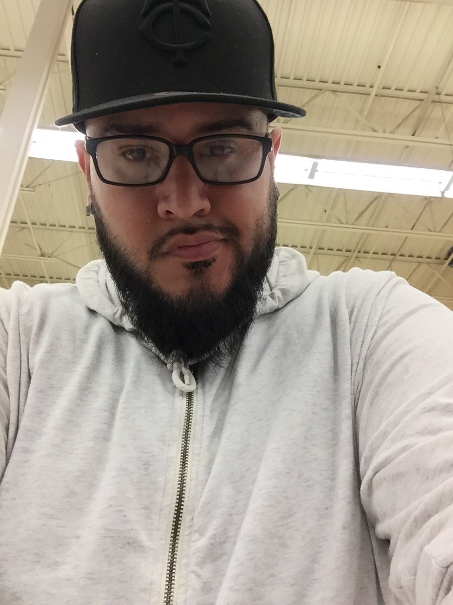 LivetheYumLyfe's tweet photo. You know what gets on my nerves? Last minute shoppers.... Wait... That’s me. #lines4Days https://t.co/E9FXCGPAvQ