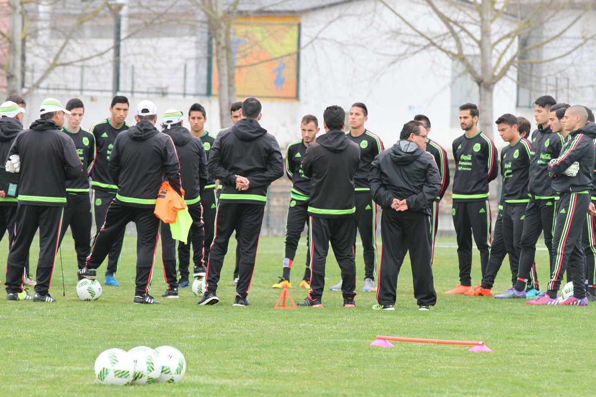 FMF's tweet photo. Galería: Entrenamiento de la SNM Sub 23 (26/03/2016) https://t.co/K2cBKv42A5 https://t.co/qMdSfSdutx
