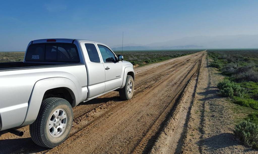 SIDDHANTTIWARI's tweet photo. Sometimes you just have to drive down a dirt road just to see where it goes. #exploring #california #explore #dirtr… https://t.co/Gpr5aplQwc