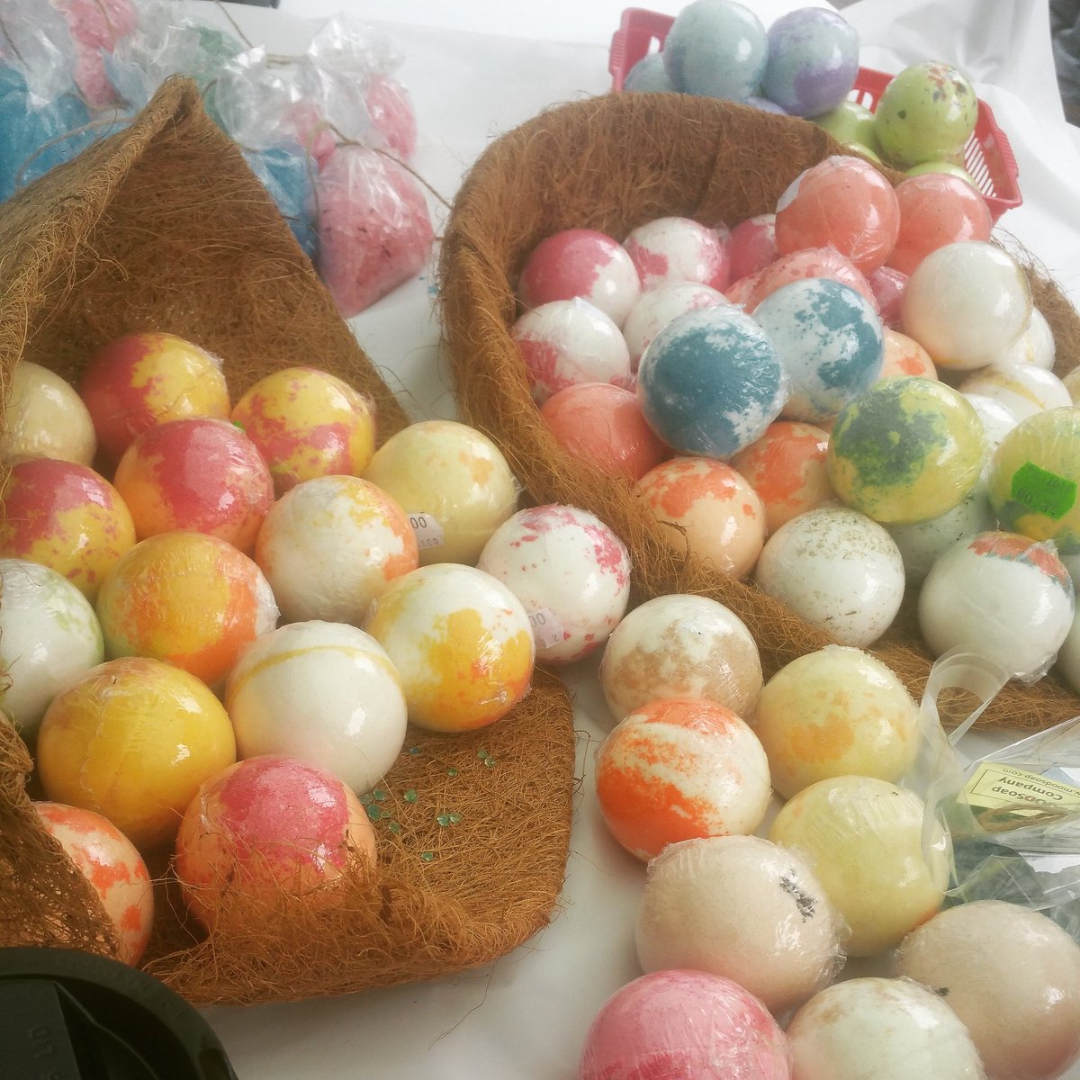 Moody_Nudey's tweet photo. Rolling #balls in @Broadway_Mkt ''s little sis market @SchoolyardMkt ;)
#eastlondon #hackney #beauty #batballs https://t.co/tMBshrmxzp