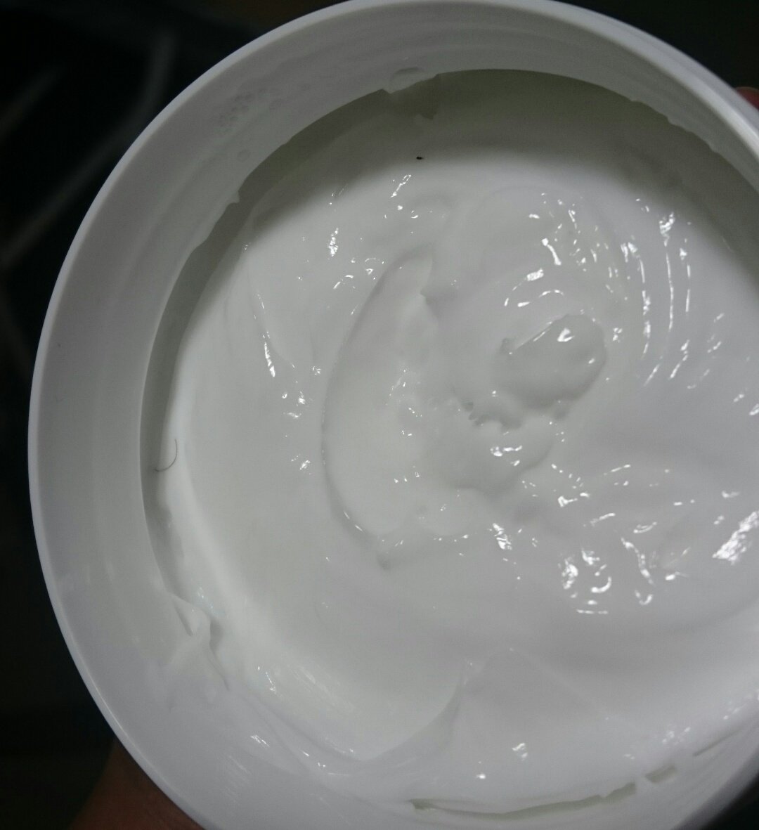 JackSwede57's tweet photo. Eeew @WOOLWORTHS_SA @WOOLWORST_SA just broke the seal of a woolworths aqueous cream and there's a hair in it #gross https://t.co/KQL1itytNb