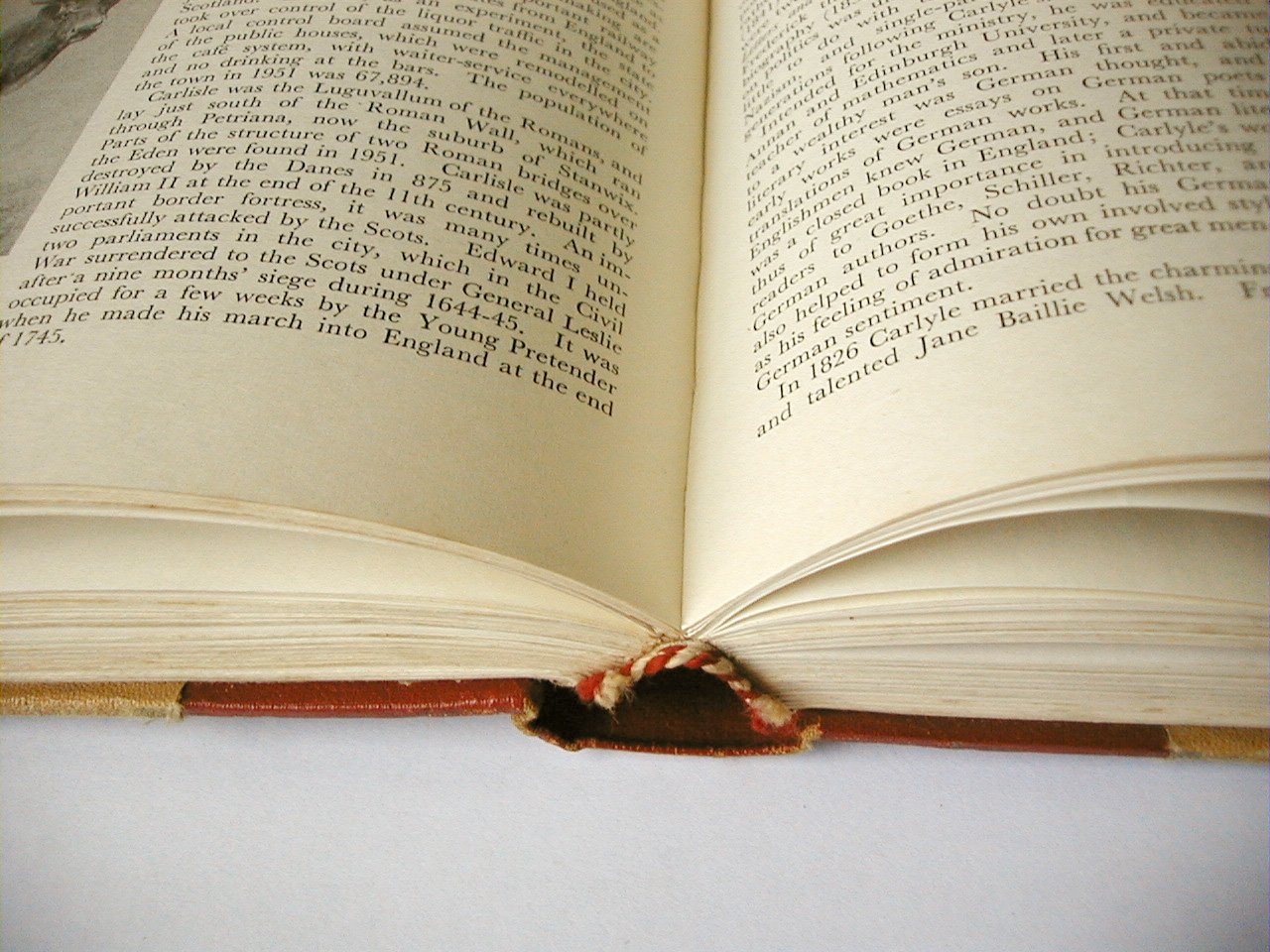 Снимки книг в раскрытом виде