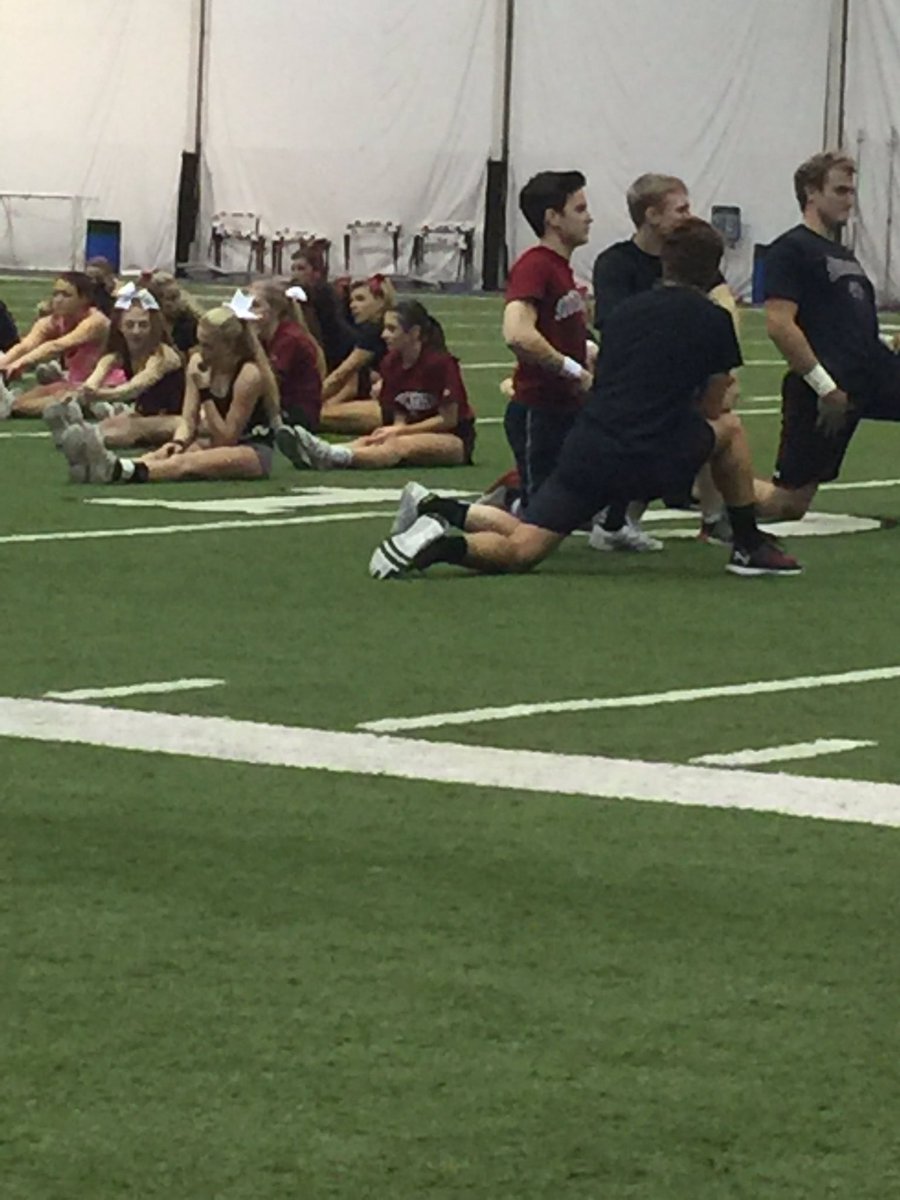 MommyTZCBB's tweet photo. I spy @brooke_hinderzz and @Thatchyadaddy #USCCheer https://t.co/Wlu2X9lugh