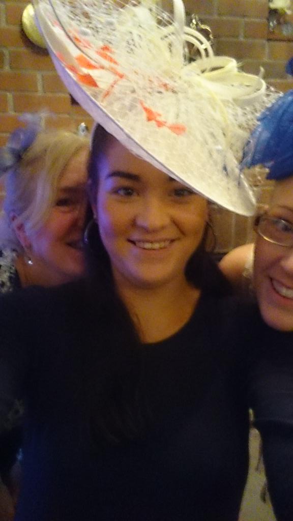 hindburger's tweet photo. #SaturdayNightTakeaway @itvtakeaway  #Takeawaywedding https://t.co/iWZTThm0x6
