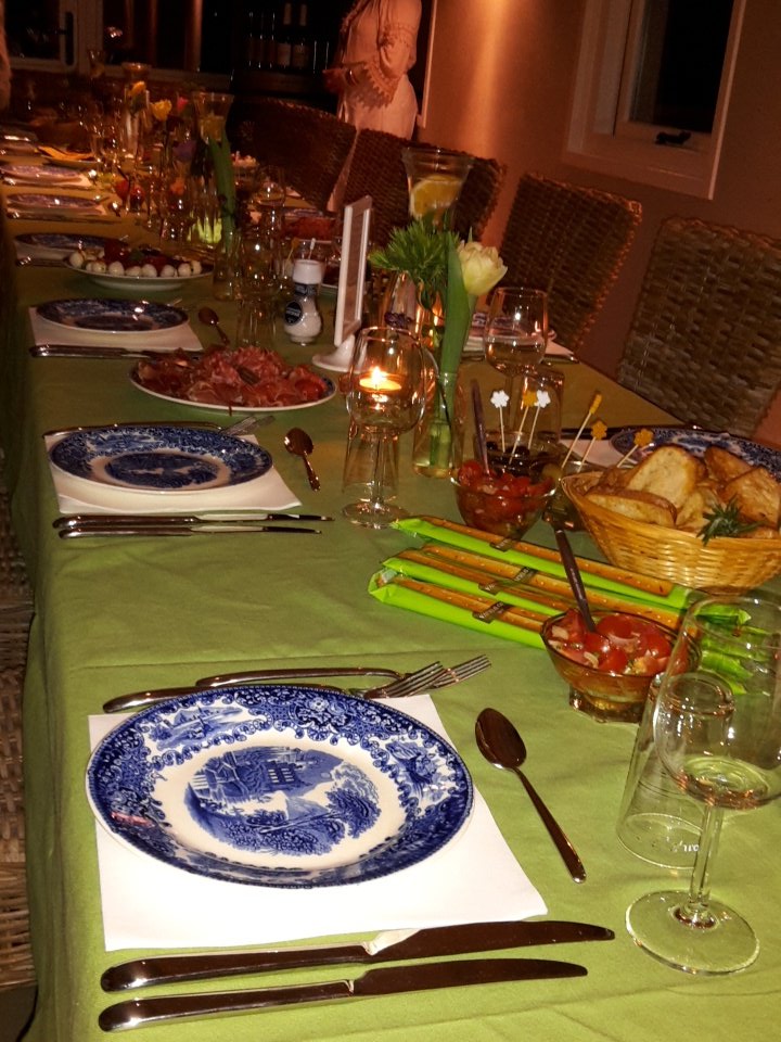 <a href="/KatrienKookt/">Katrien Kookt</a> gaat weer beginnen. #aanschuiftafel De volgende is op 15 april thema asperges.  Geef u op via de site.