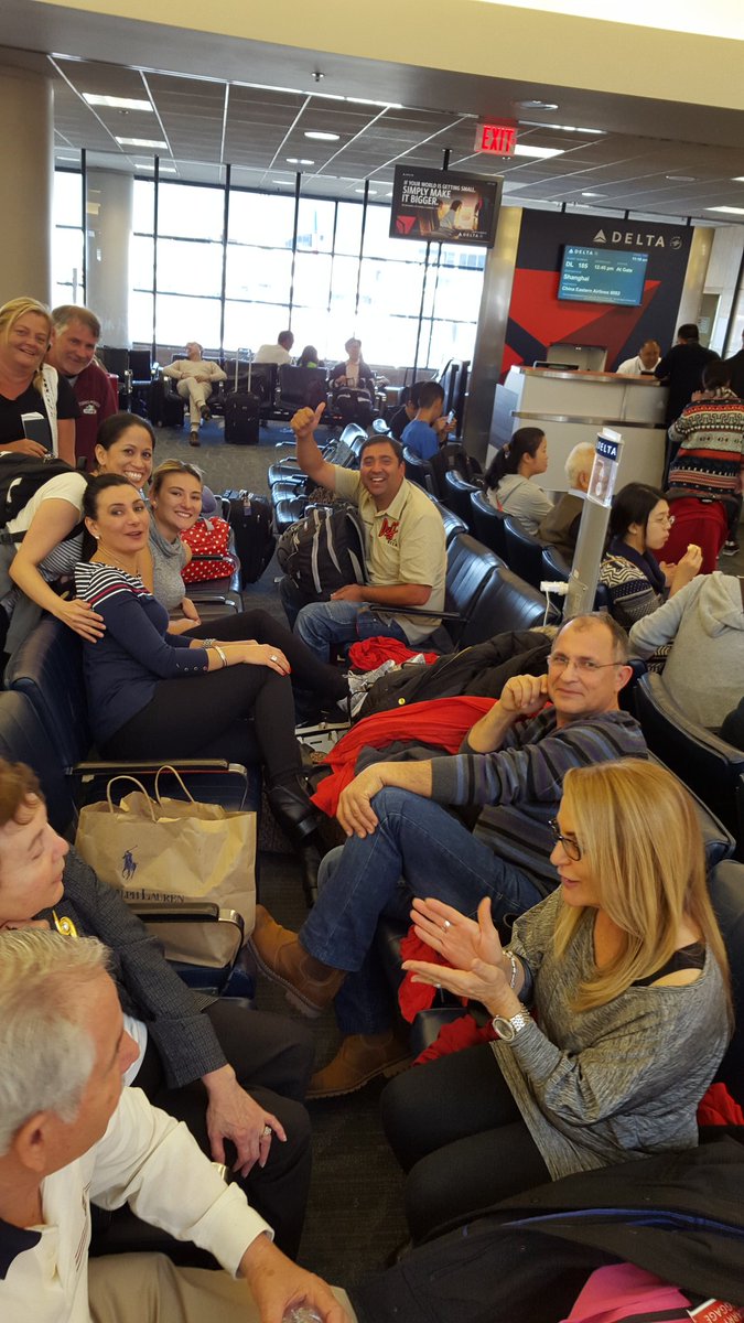 lisacardoza_3's tweet photo. @drumouser @Delta Still in good spirits! #delaycontinues #DL41 https://t.co/qeykYz2u5Y