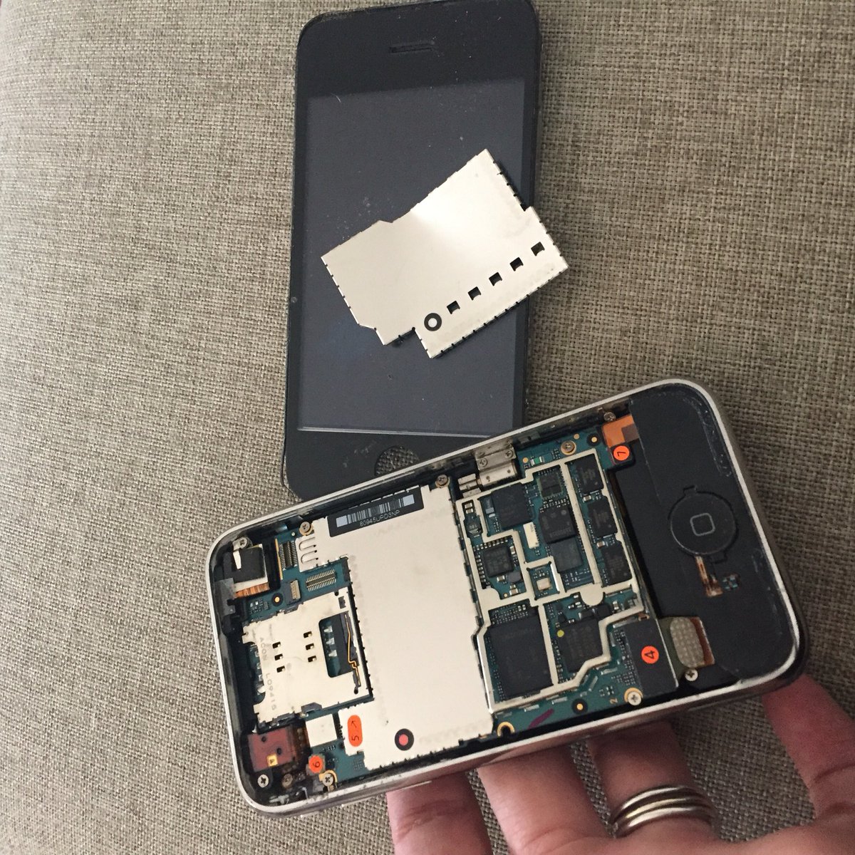 KathleenALock's tweet image. Took apart an old iPhone today. Because curious. #techiscool