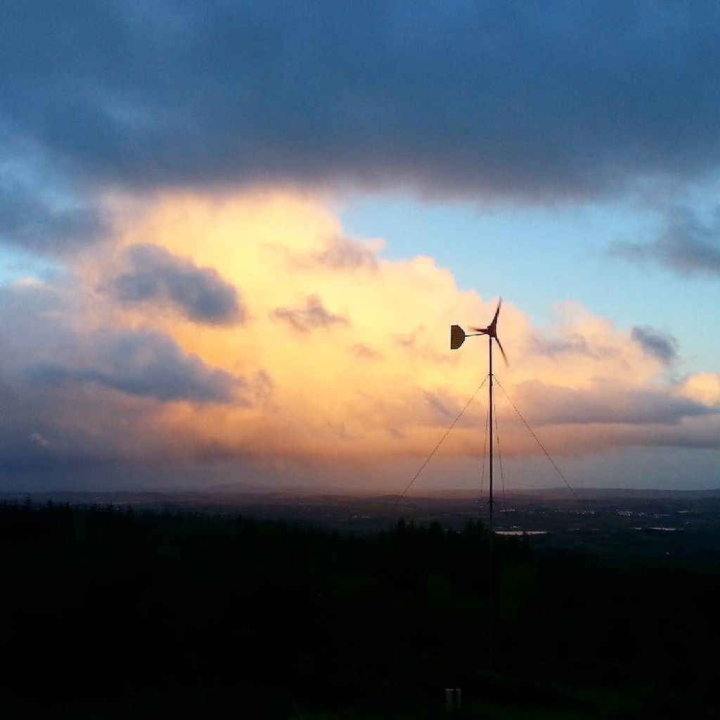 EcoHosting_ie's tweet photo. After a wet and stormy day... beautiful evening skies
#nofilter #skyshot #offgridireland #… https://t.co/G7RV3Wam1i https://t.co/yp788lAWv4