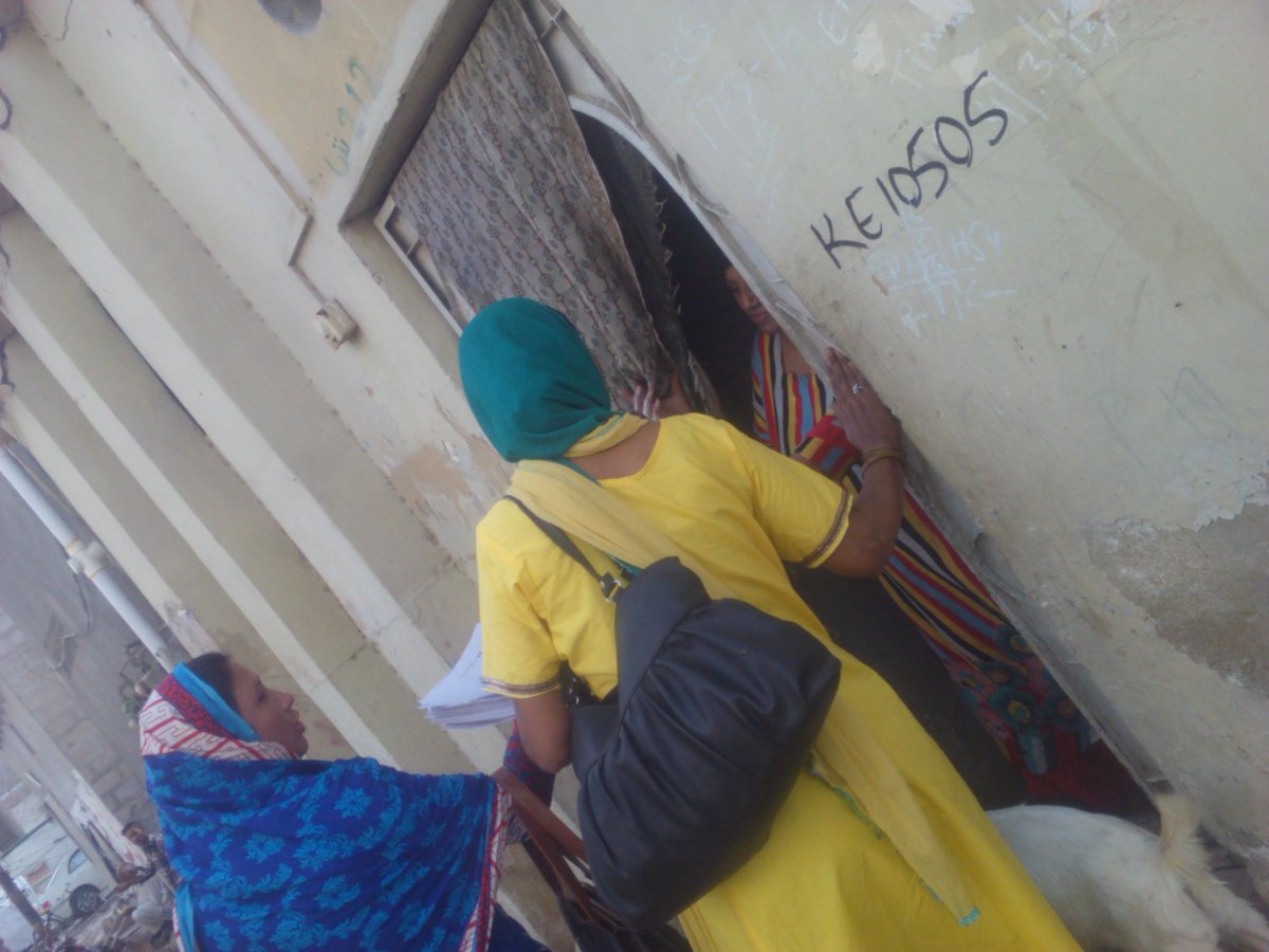 sabaiqbal20's tweet photo. Door to door campaign for #PS_115 in #Uc_9 ward 1 #Vote4Kite #Vote4Altaf #Ps_115BelongsToMqm #LinesArea4Altaf https://t.co/DAcmEMb5mE