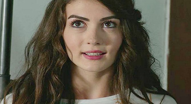 FlyPaparazzi's tweet photo. Video:İşte Burcu Özberk'in #GüneşinKızları'na veda videosu

https://t.co/3cpEkqv2Nu https://t.co/EseVarWGmk