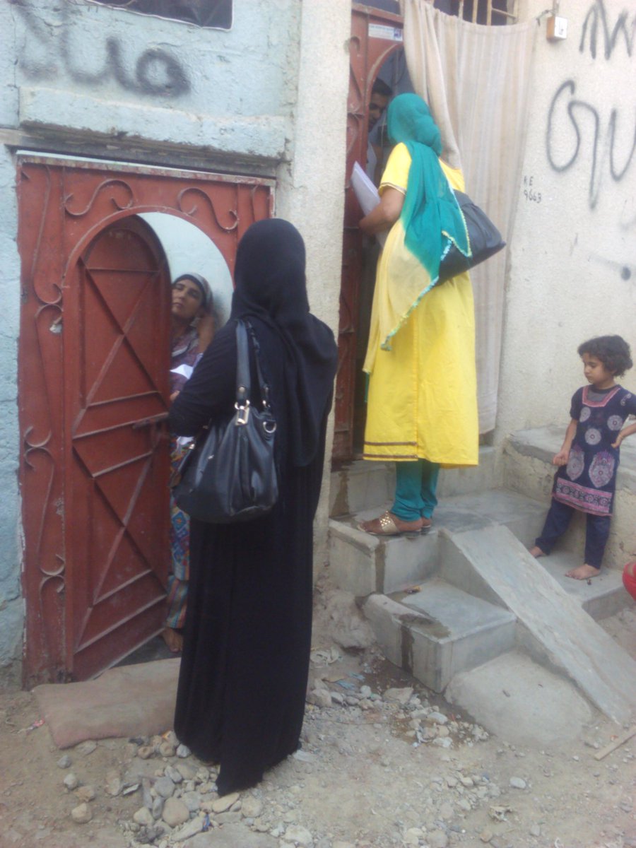 sabaiqbal20's tweet photo. Door to door campaign for #PS_115 in #Uc_9 ward 1 #Vote4Kite #Vote4Altaf #Ps_115BelongsToMqm #LinesArea4Altaf https://t.co/DAcmEMb5mE