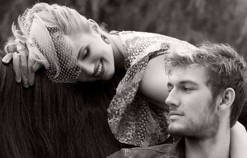 famouzcouples's tweet photo. Dianna Agron and Alex Pettyfer https://t.co/DeLWOorFQm