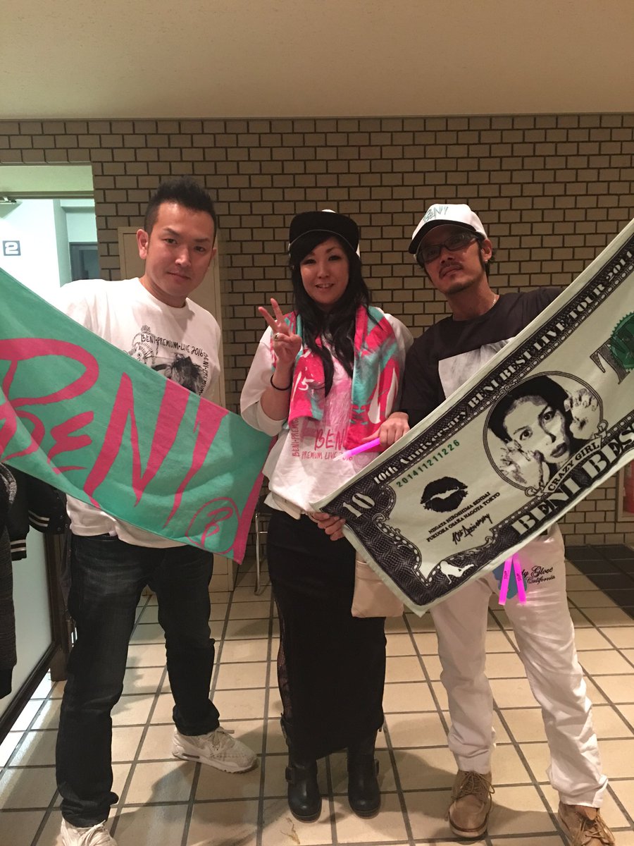 Su_0222's tweet photo. Premium LIVE in Kinan
運良く2列目…^^;
隣の席の人が静岡から来てたカップルでビックリ！静岡仲間が増えた😊
もっと早く声かけてくれればよかったのにな…笑
#BENILIVE
#静岡清水区
#右隣は北海道 https://t.co/wDuMXi5hD0