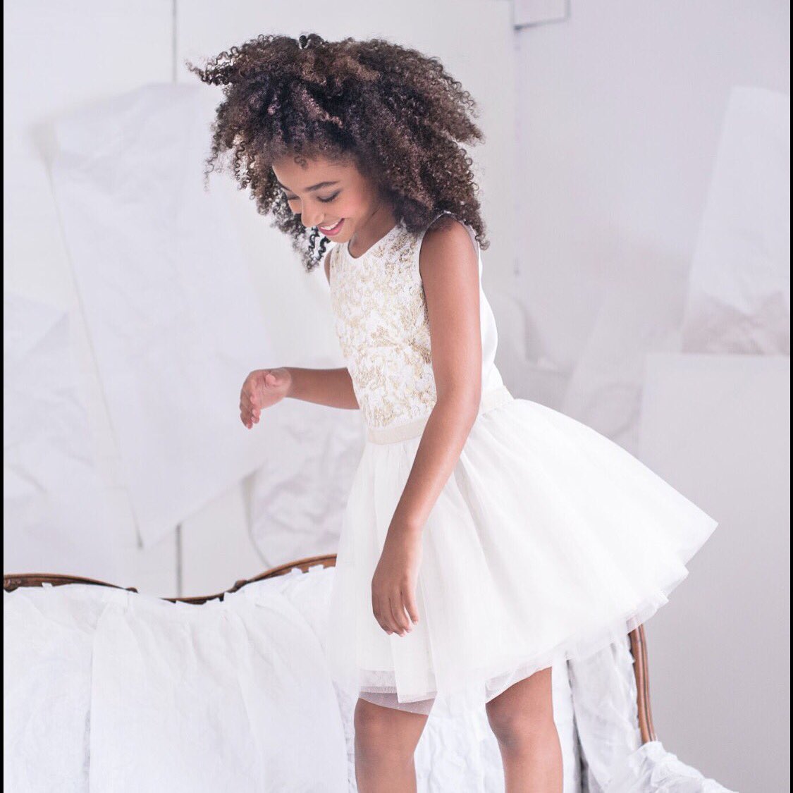 MissJanellebee's tweet photo. I love my job! Being a model is fun. #modellife #happy# white dress # https://t.co/8FoyVErmAO