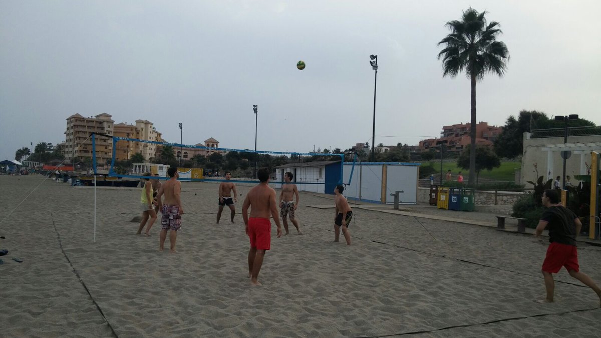 LemFuengi's tweet photo. Every Sunday, next to the Castle, at 17h...
BEACH VOLLEY!!! ^_^
Some people play, some have a picnic. JOIN US! ^_^ https://t.co/zKPE8h1ygX