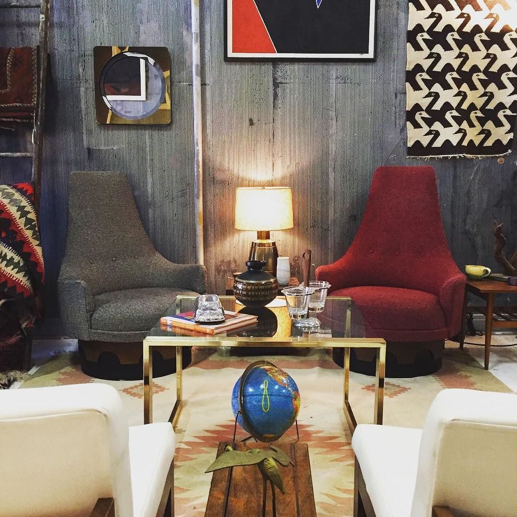 smallhealthy's tweet photo. dialmformodern Good Saturday vibes going!!! The sun is shining and the front door is open!!!! Come say hi! ☀️✌️ #di… https://t.co/JnhaDV0jZW