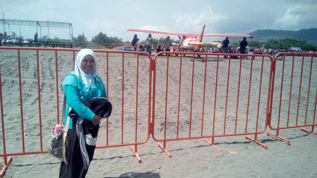 LouLuly's tweet photo. Jogja Air Show #jogjakarta https://t.co/IuG3imCXfr