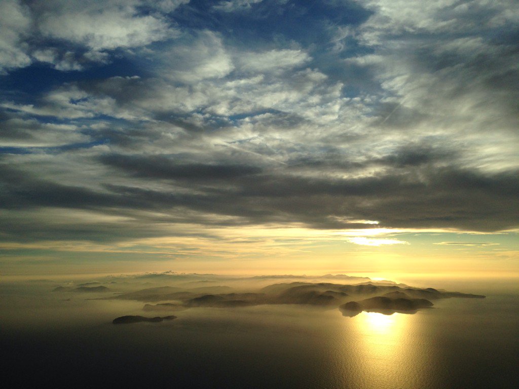 quincaral's tweet photo. Espectacular atardecer de Sábado Santo en #Ibiza // @TurismeBalears @Ibiza_Travel 
App Rwy24 @controladores https://t.co/xzRdm85HM3