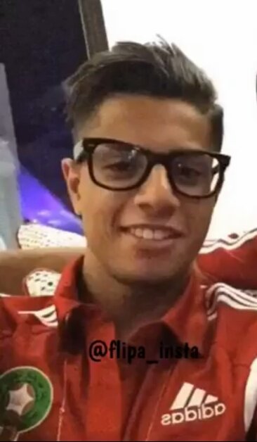 E96m_x's tweet photo. ايهاب و هشام مستوور لاعب المنتخب الوطني ، واش كاين شي شبه اولا غير تهيا لي 😑😞

#CAPMAR 
#Morocco
#IhabAmir https://t.co/AM0HyY4Xdj