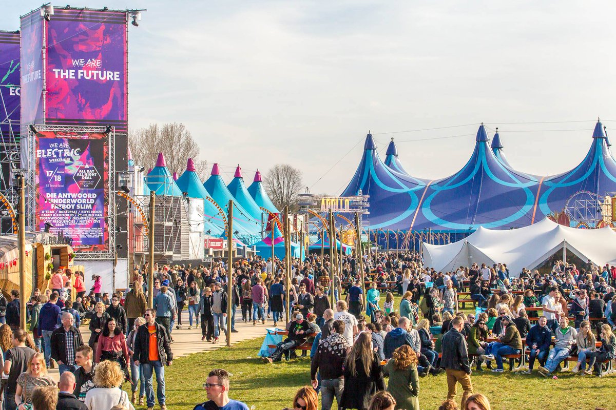 Paaspop's tweet photo. De laatste dagtickets zijn op. De zaterdag is daarmee SOLD OUT! 🎉🎉 Zondagtickets zijn nog wel verkrijgbaar. https://t.co/O3tK3RMu8B