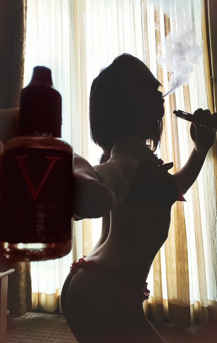 Check out @DjAqueous Gourmet Vape Juice! It's the https://t.co/lCbJkM9jhP. Haha xoxo photo by me! https://t<a class="tags" target="_blank" title="On Twitter" href="/?out=eyJ0eXAiOiJKV1QiLCJhbGciOiJIUzUxMiJ9.eyJpYXQiOjE3MjE4OTAzNjcsImlzcyI6InR3cG9ybnN0YXJzLmNvbSIsIm5iZiI6MTcyMTg5MDM2NywiZXhwIjoxNzUzNDI2MzY3LCJyZWRpcmVjdF91cmwiOiJodHRwczovL3R3aXR0ZXIuY29tL0RqQXF1ZW91cyJ9.lPYv5rAFUdycMoiI1aAsjK3Aaf1dasiR_wASpjq2KQUnaXtx0yxHScHhGq2W41TB3XDObp51gd0voiNFEyr-ig">@DjAqueous</a><a href="/tag/bloodorange"class="tags"><span>#bloodorange</span></a>