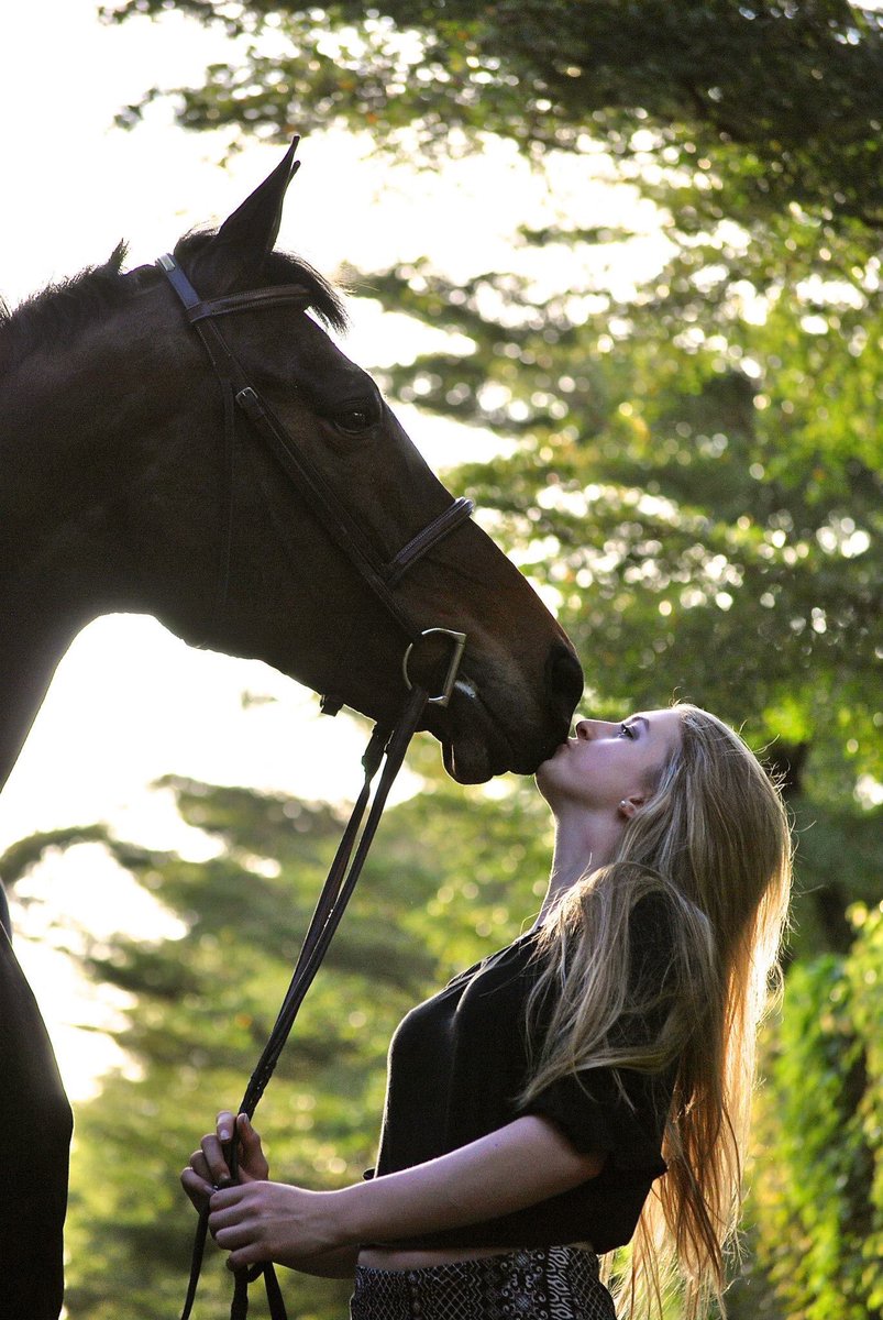 EquitationBetch's tweet photo. #SmartPakPhotoFeature because I'm not sure where I'd be without this princess by my side 🎀👑💗 https://t.co/YfgzCk3BfC