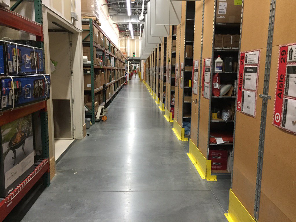 jelenazdy_eth's tweet photo. Backroom Fleeky on Easter Weekend! 😎🎉 #CleanAndCurrent #Prado @Hueypritchett https://t.co/6UKyu56oAI